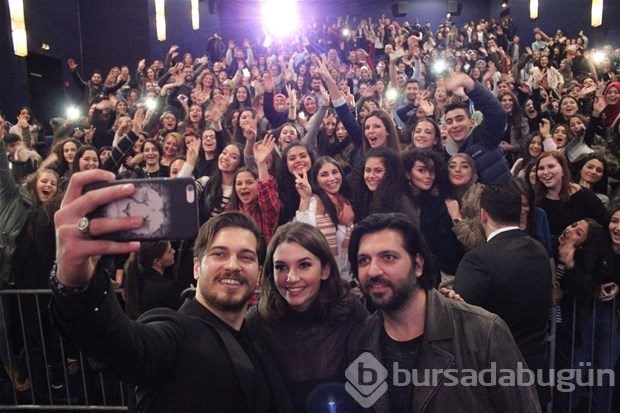 Delibal filmi galasına Sezen'den özel klip