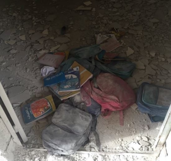 Rus jetleri Halep'te okulu bombaladı