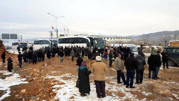 Şırnak'a girmek isteyen araçlara engel!