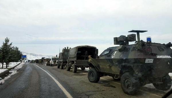 Şırnak'a girmek isteyen araçlara engel!