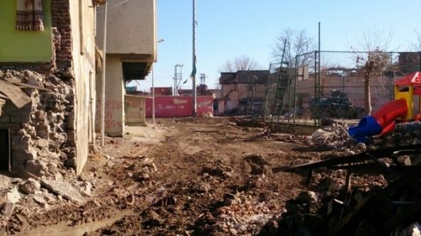 Teröristler Sur'u yok ediyor