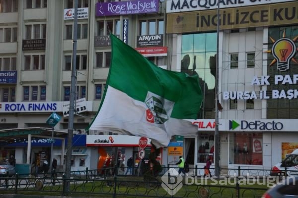 Lodos Bursa'da hayatı felç etti!	