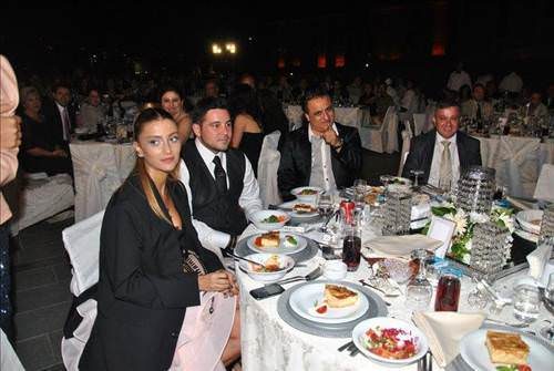 Hacı Sabancı'dan Özge Ulusoy'a evlenme teklifi