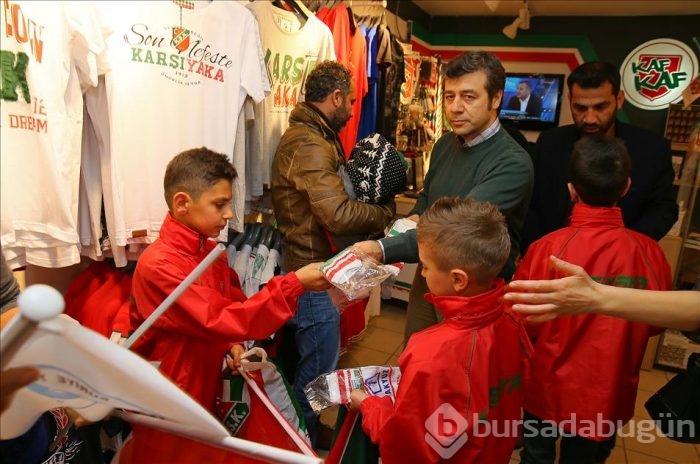 Türkmen çocuklar "futbol hayalleri" için İzmir'de