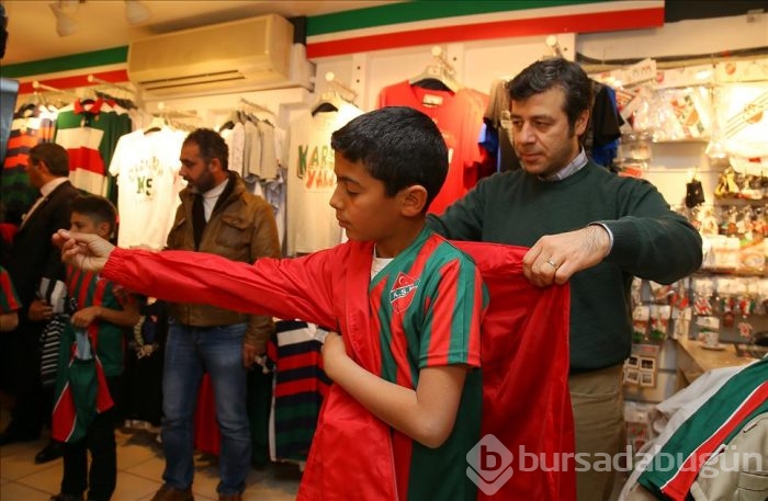 Türkmen çocuklar "futbol hayalleri" için İzmir'de