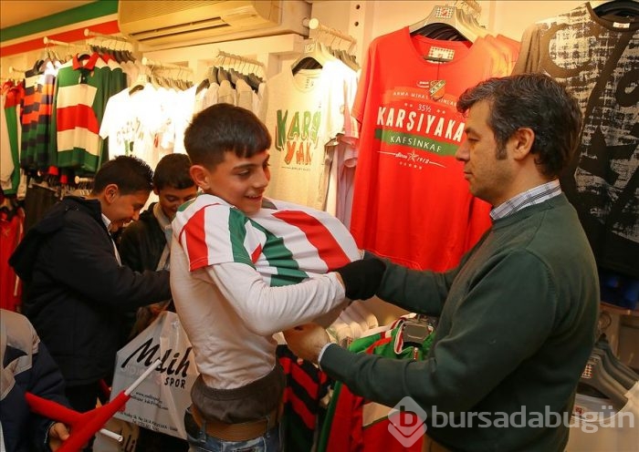 Türkmen çocuklar "futbol hayalleri" için İzmir'de