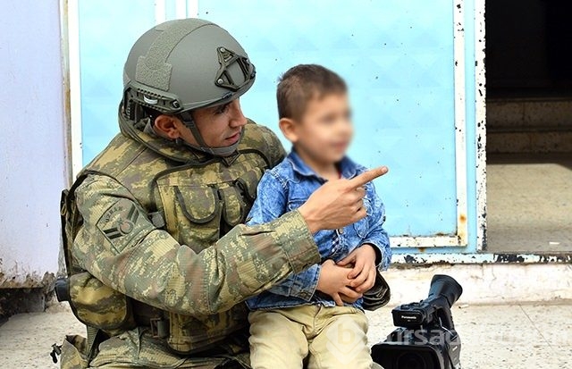 Silopi'de Mehmetçik'ten şefkat eli