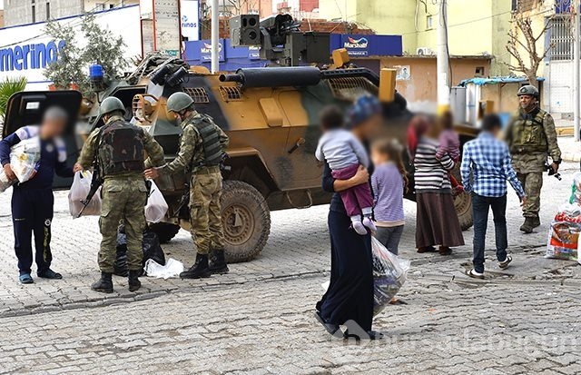 Silopi'de Mehmetçik'ten şefkat eli