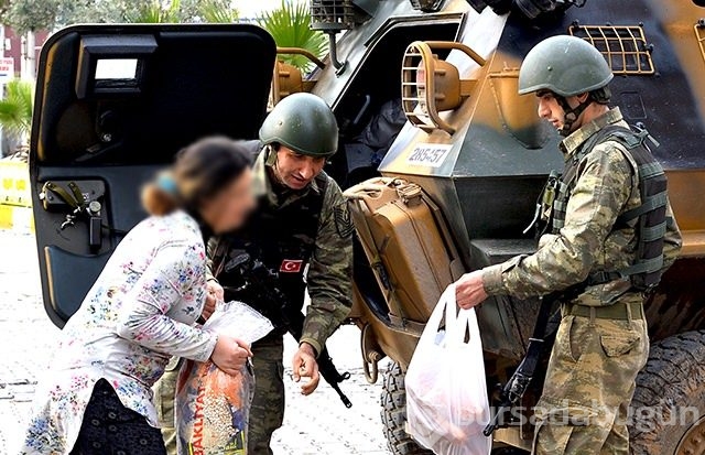Silopi'de Mehmetçik'ten şefkat eli