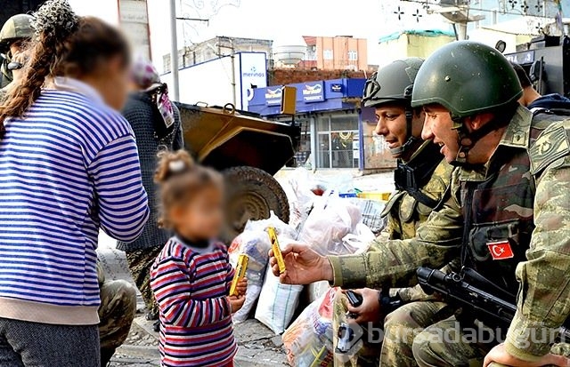 Silopi'de Mehmetçik'ten şefkat eli