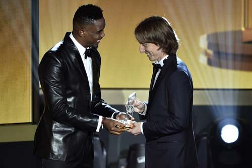 Sen neymişsin Eto'o!
