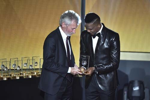 Sen neymişsin Eto'o!
