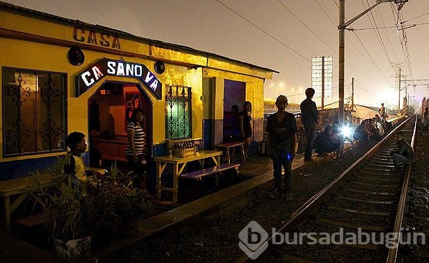 Bu genelevdeki kadınlar ilişkiye girerken...
