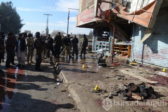 Pakistan'da bombalı saldırı! 14 ölü