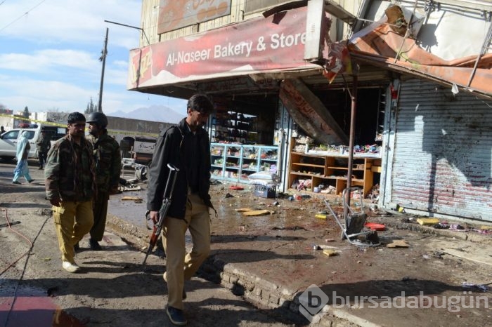 Pakistan'da bombalı saldırı! 14 ölü