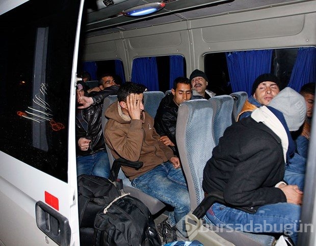 Göçmenler sahte yeleklerle yakalandı