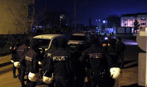 Bursa'da uyuşturucu baskını! 100 kişilik gruba polis müdahale etti!