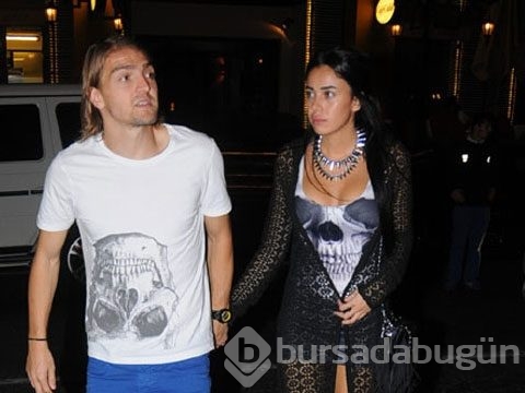 Caner'den boşanma davası!
