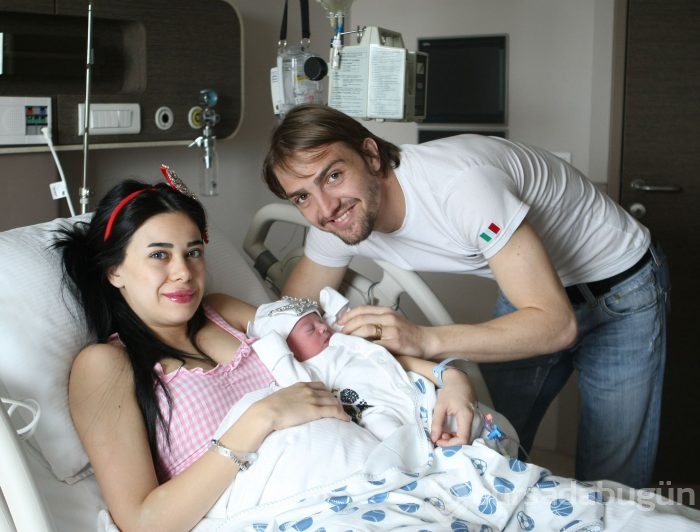 Caner'den boşanma davası!
