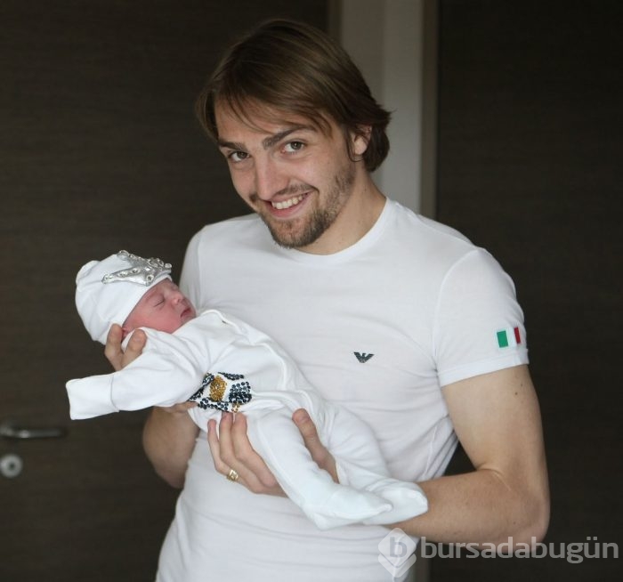 Caner'den boşanma davası!
