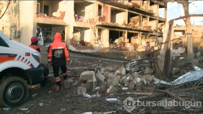 Diyarbakır'da emniyet müdürlüğüne bombalı saldırı	
