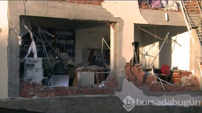 Diyarbakır'da emniyet müdürlüğüne bombalı saldırı	
