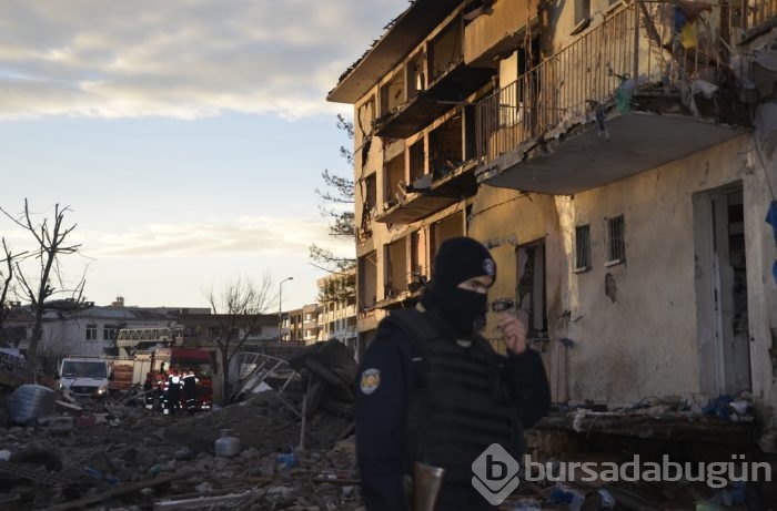 Diyarbakır'da emniyet müdürlüğüne bombalı saldırı	
