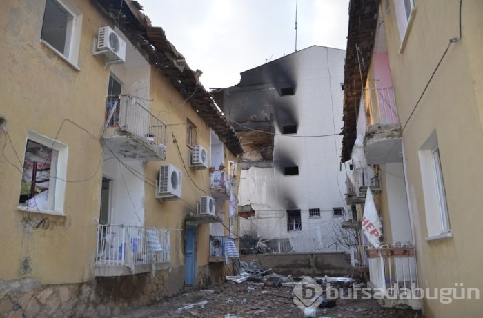 Diyarbakır'da emniyet müdürlüğüne bombalı saldırı	
