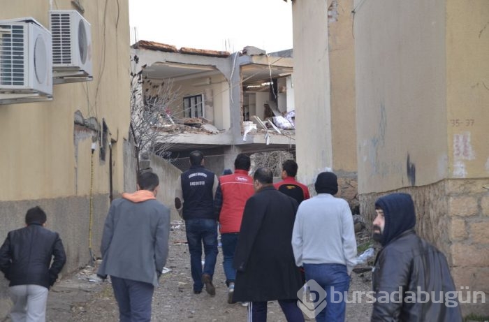 Diyarbakır'da emniyet müdürlüğüne bombalı saldırı	
