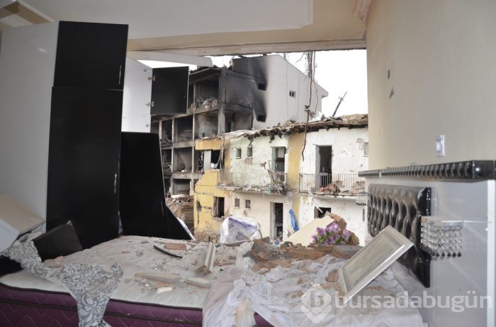 Diyarbakır'da emniyet müdürlüğüne bombalı saldırı	
