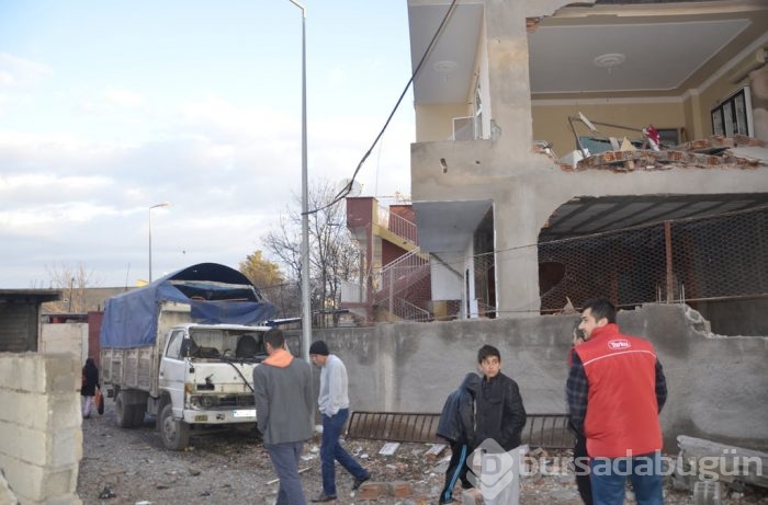 Diyarbakır'da emniyet müdürlüğüne bombalı saldırı	
