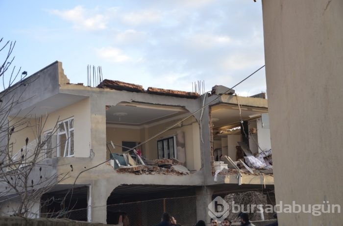 Diyarbakır'da emniyet müdürlüğüne bombalı saldırı	

