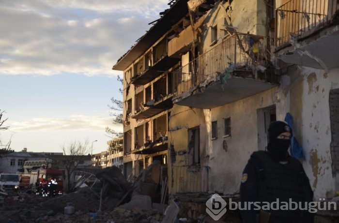 Diyarbakır'da emniyet müdürlüğüne bombalı saldırı	
