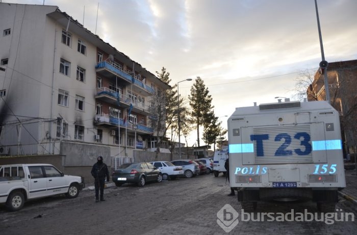 Diyarbakır'da emniyet müdürlüğüne bombalı saldırı	
