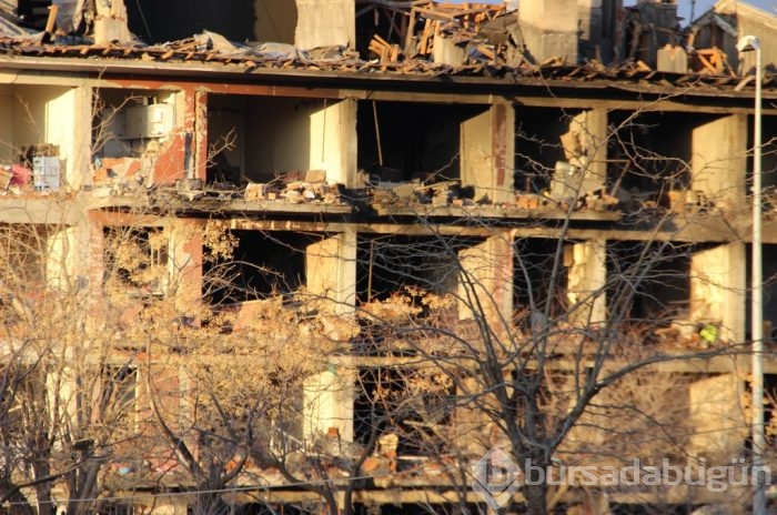 Diyarbakır'da emniyet müdürlüğüne bombalı saldırı	
