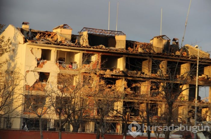 Diyarbakır'da emniyet müdürlüğüne bombalı saldırı	
