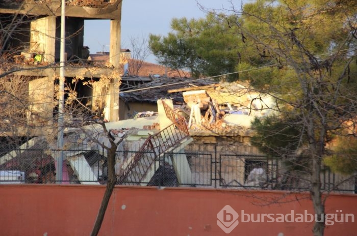 Diyarbakır'da emniyet müdürlüğüne bombalı saldırı	
