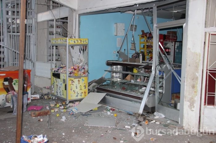Diyarbakır'da emniyet müdürlüğüne bombalı saldırı	

