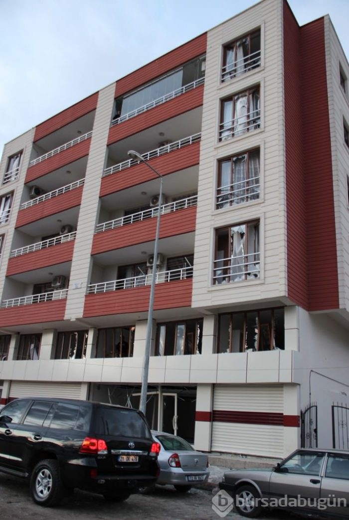 Diyarbakır'da emniyet müdürlüğüne bombalı saldırı	
