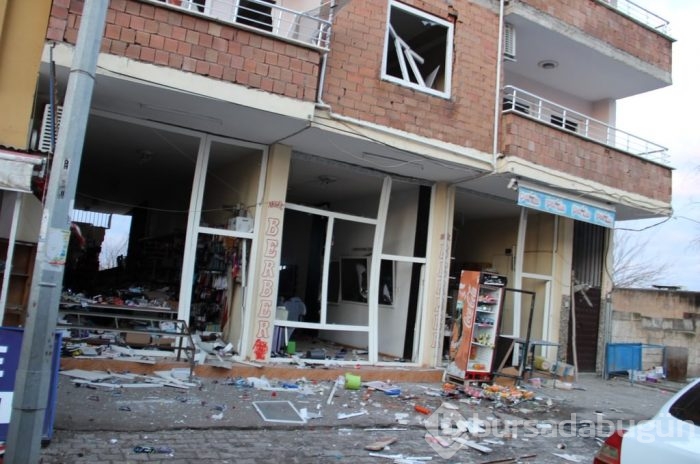 Diyarbakır'da emniyet müdürlüğüne bombalı saldırı	
