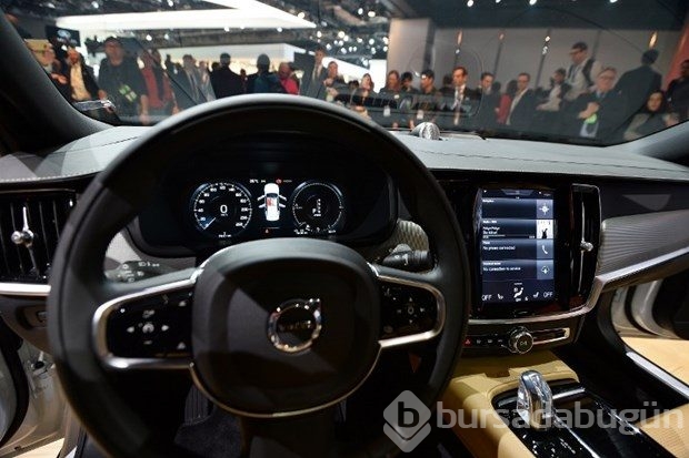 Volvo S90 Detroit'te parladı