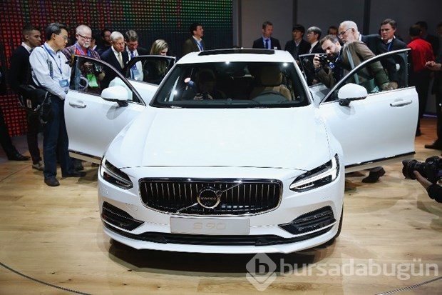 Volvo S90 Detroit'te parladı
