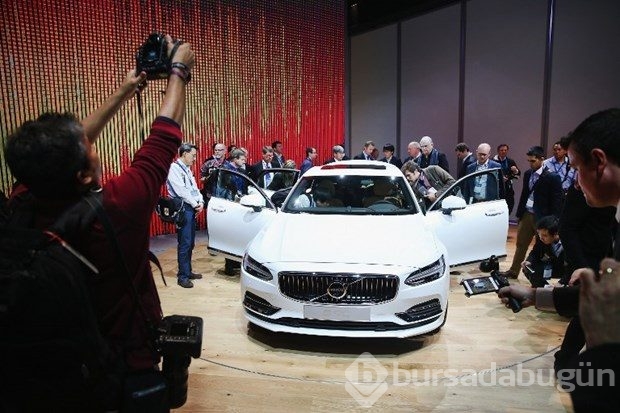 Volvo S90 Detroit'te parladı