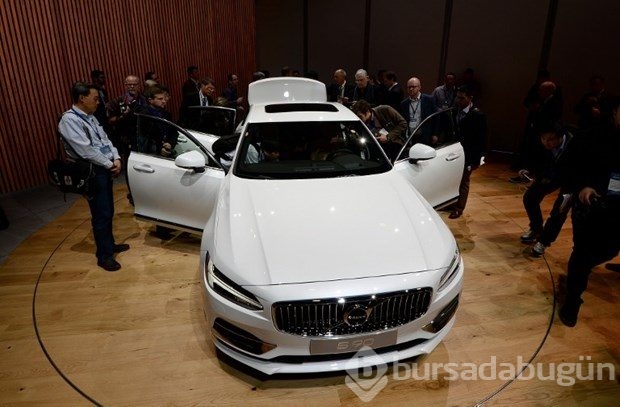 Volvo S90 Detroit'te parladı
