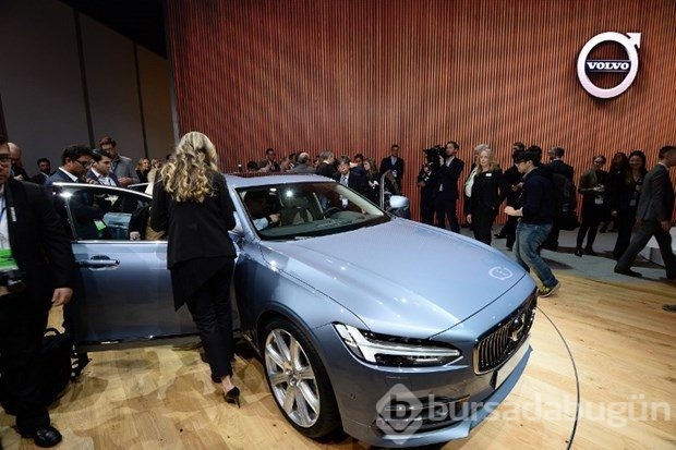 Volvo S90 Detroit'te parladı