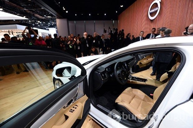 Volvo S90 Detroit'te parladı