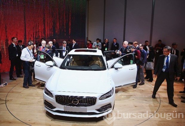 Volvo S90 Detroit'te parladı