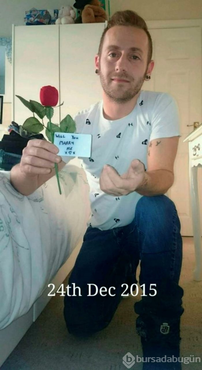 5 ay selfie çekerek evlenme teklif etti