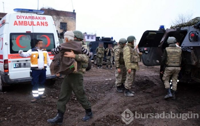 Sur'da Mehmetçik hastaları sırtında taşıdı!	
