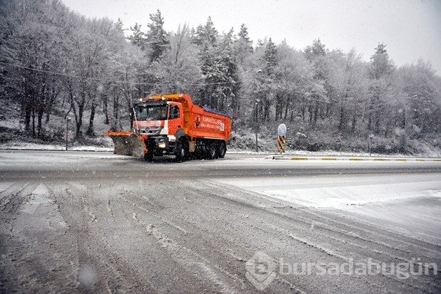Bolu Dağı'nda kar yağışı etkili oluyor